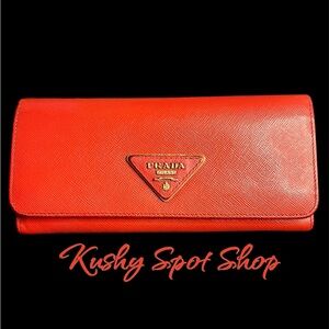 ✨✅ AUTHENTICATED✨☑️ VINTAGE PRADA™️ RED SAFFIANO LEATHER LONG WALLET✨♥️❣️♥️✨